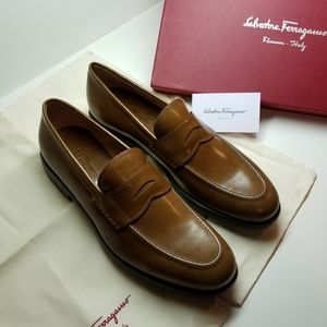NIB Ferragamo Loafers Size 9 D